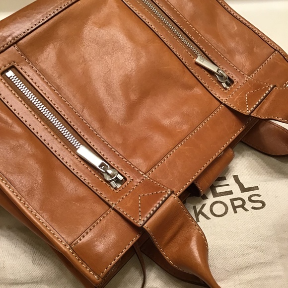 MICHAEL KORS LEATHER LARGE MESSENGER SATCHEL - Picture 9 of 16